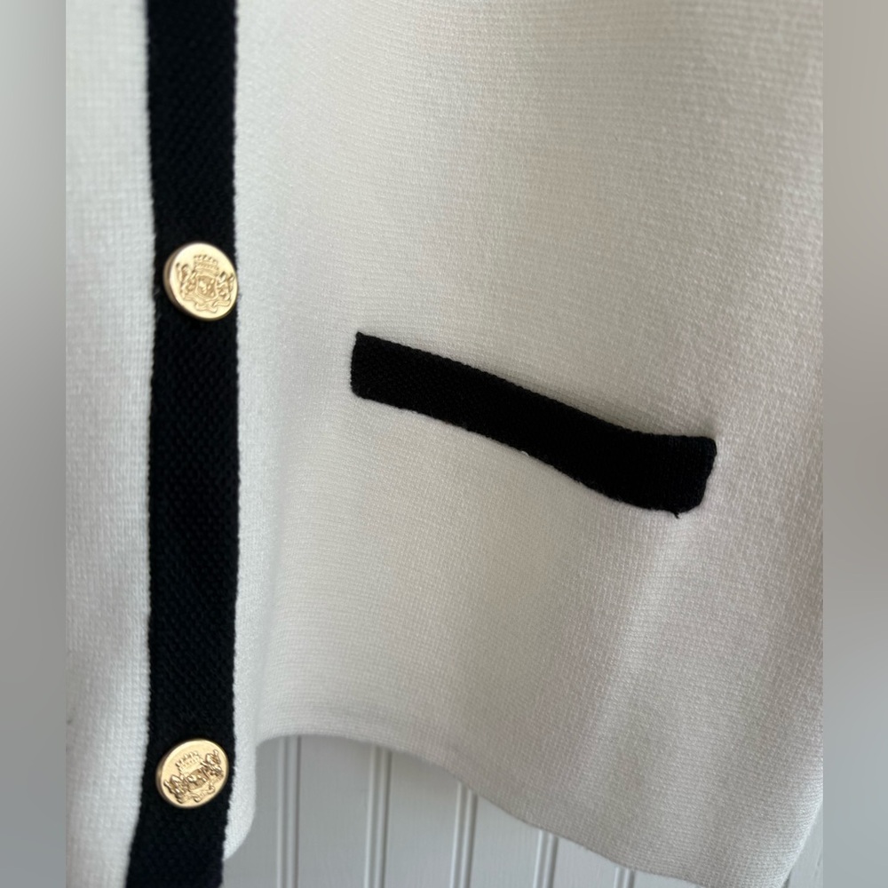Abercrombie & Fitch White Short Sleeve Cardigan with Black Trim - Picture 4 of 7